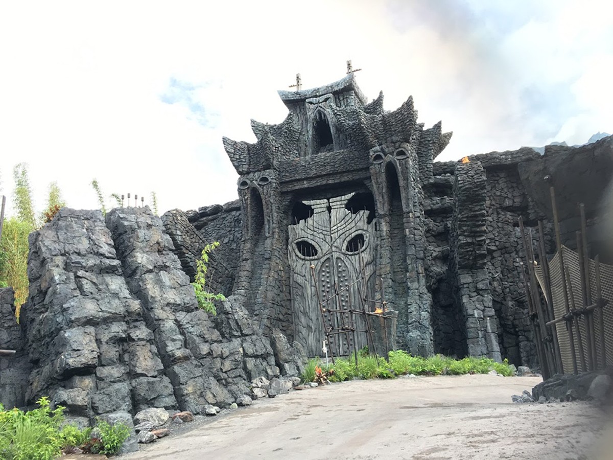 Skull Island: Reign of Kong and Frozen Ever After confound the conventional wisdom on Universal and Disney