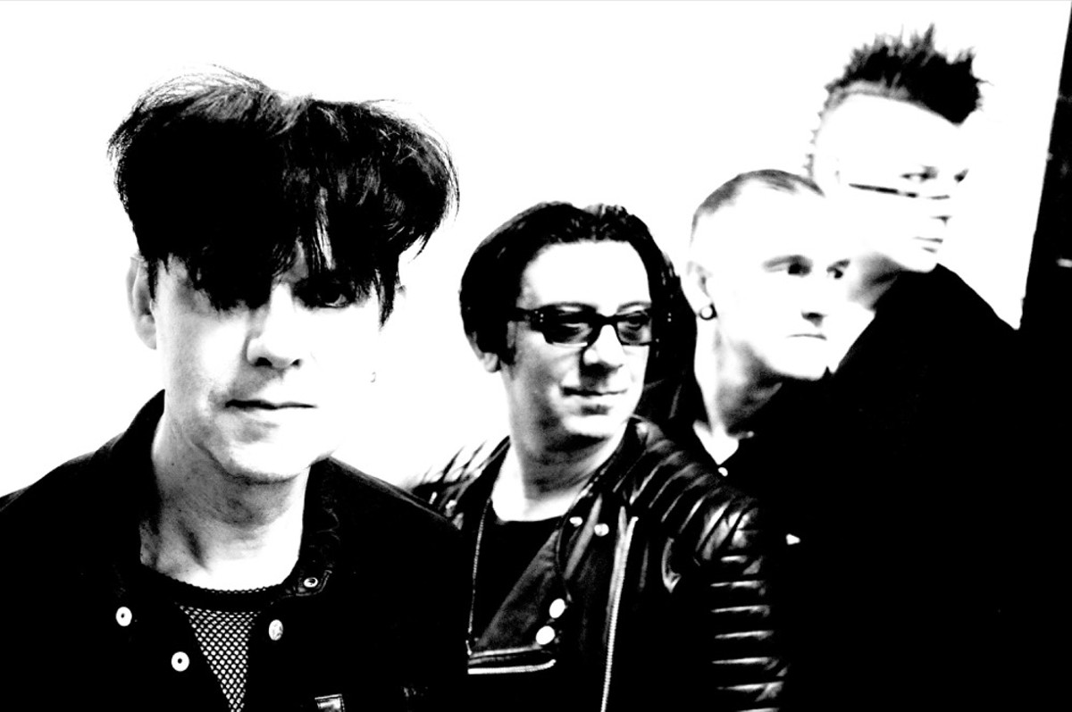 Going round with Clan of Xymox's Ronny Moorings