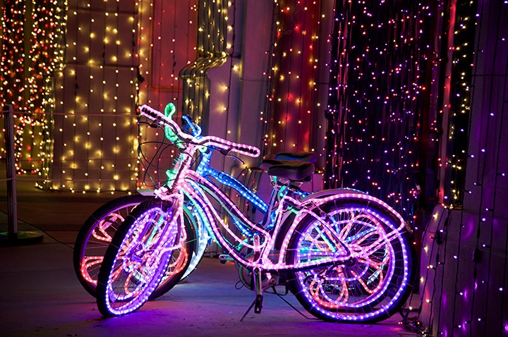 gal_holiday_lights_bike_ride_shutterstock_92427349.jpg