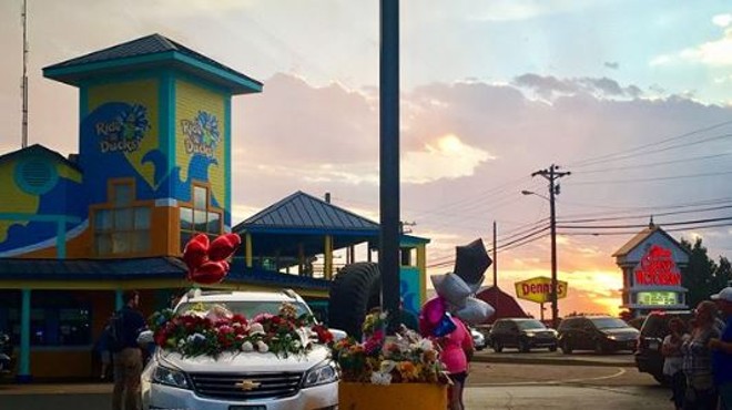 A makeshift memorial on cars left in the parking lot of the Branson Ride the Ducks.