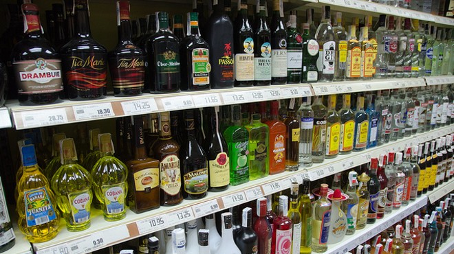 New bill would allow Floridians to purchase food and liquor in one place