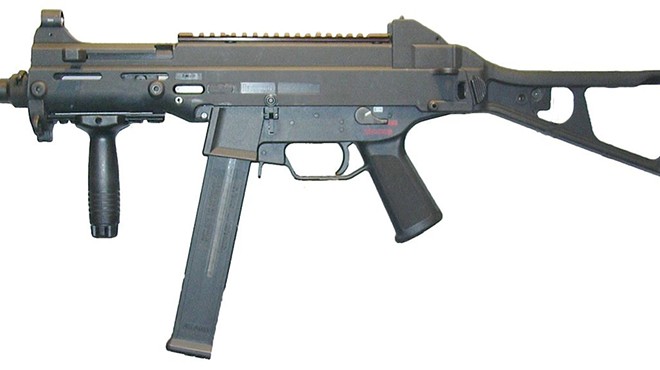 A UMP .45-caliber submachine gun
