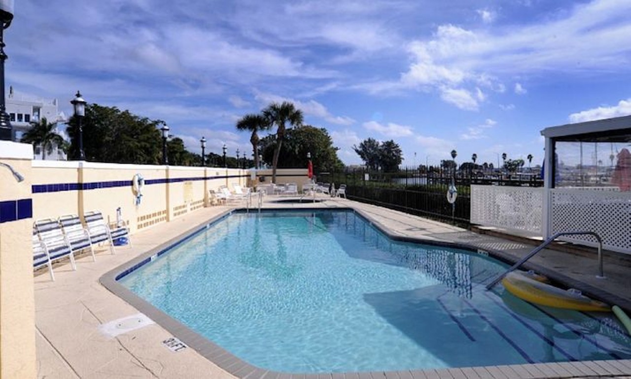 Historic houseboat on Manatee River 
1 unit, 4 guest capacity, 3 nights minimum stay, $294.25 per night
Upon arrival the host will give you the key to access the shared swimming pool in the marina.