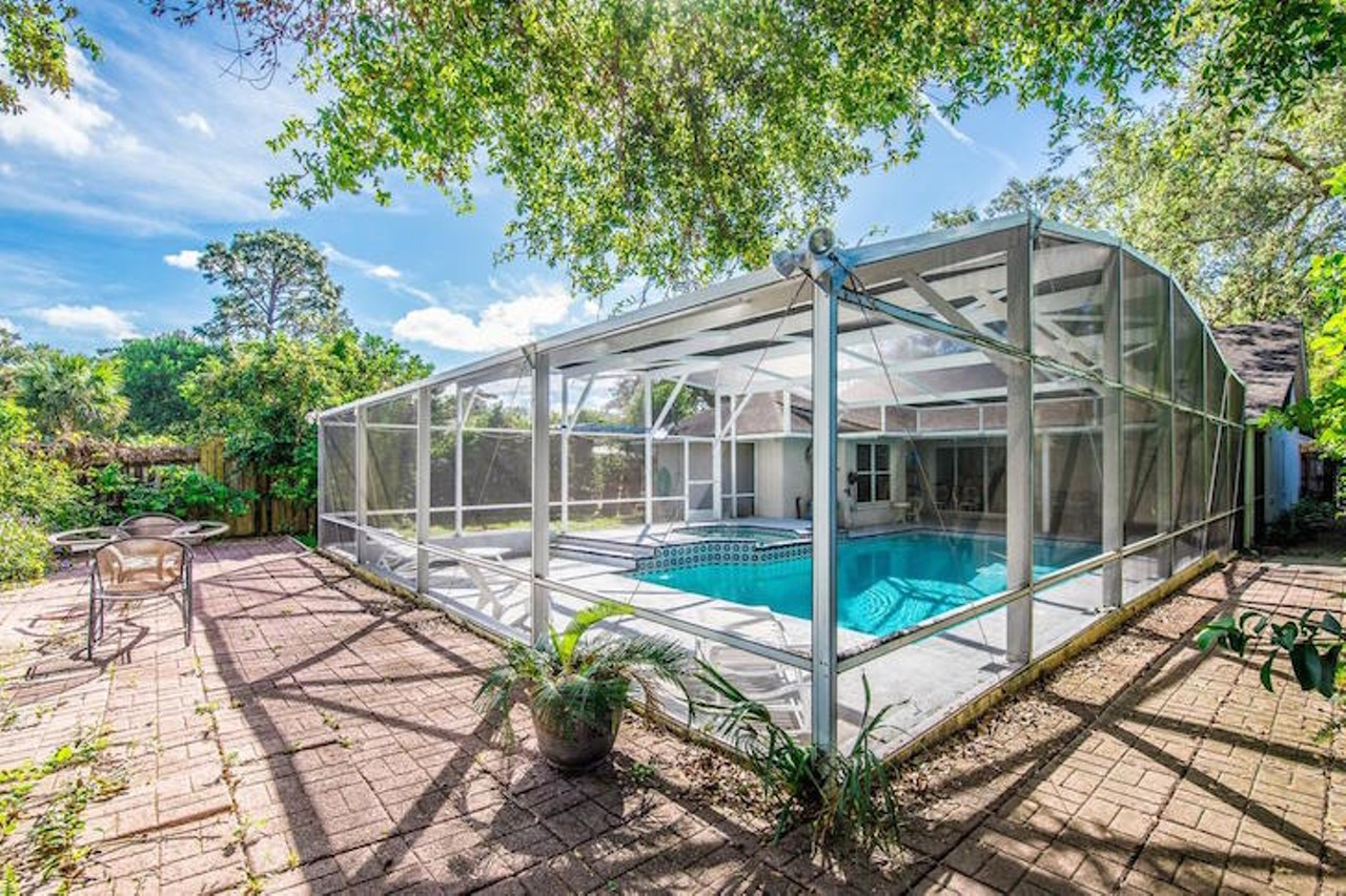 317 Ridgewood St, Altamonte Springs
3 beds, 2 baths, 2,082, sq ft, 7,254, sq ft lot
$240,000, Est. Payment $905/mo
Not only is the pool area enclosed, which is great for keeping bugs out, it also has a back patio area as well.