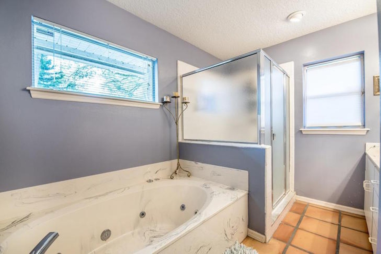317 Ridgewood St, Altamonte Springs
3 beds, 2 baths, 2,082, sq ft, 7,254, sq ft lot
$240,000, Est. Payment $905/mo
Did we mention this place comes with a huge jetted garden tub?