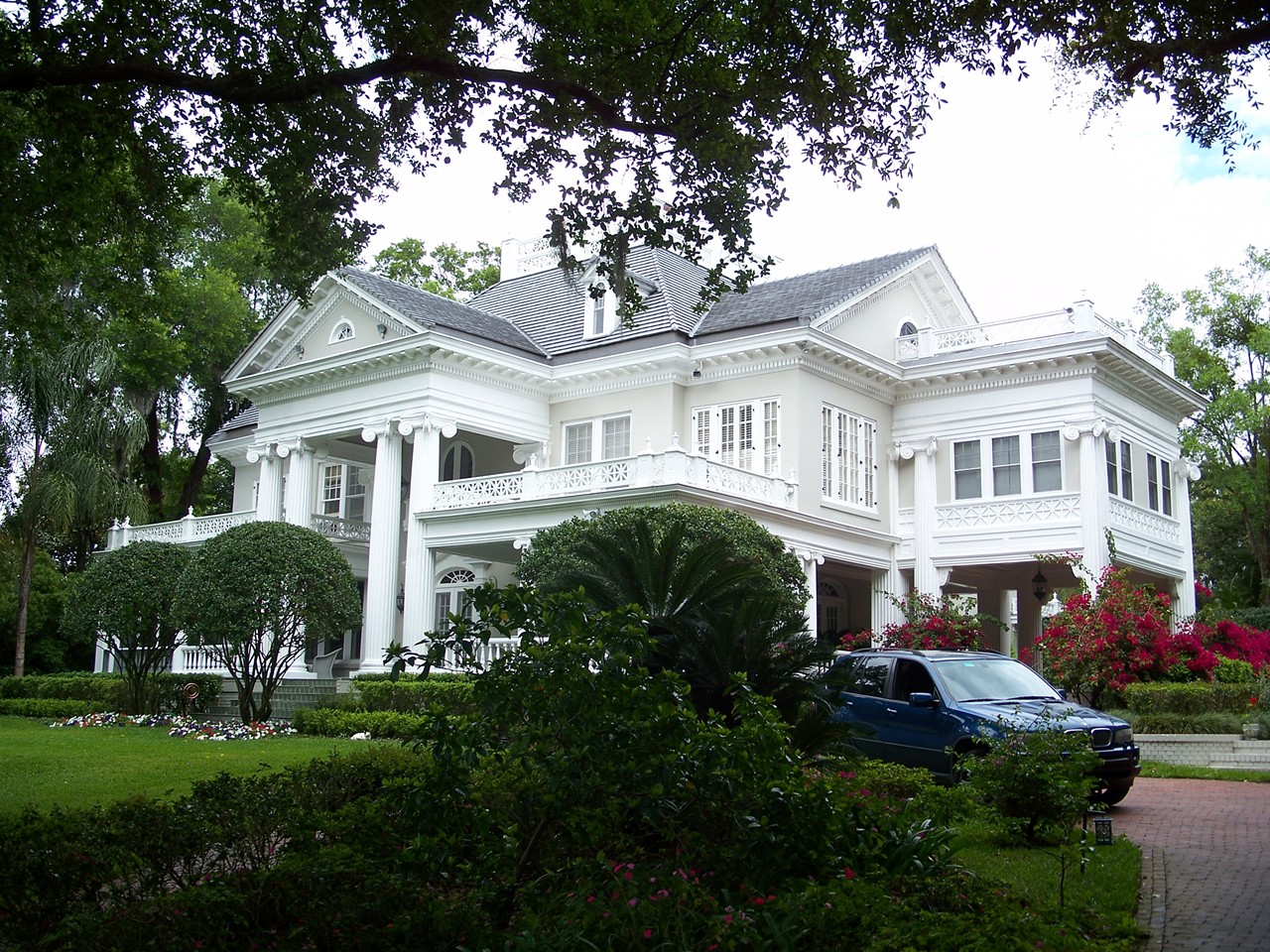 The Comstock-Harris house, located at 724 Bonita Drive, is one of the oldest Winter Park homes. It is also one of two houses in Winter Park listed on the National Register of Historic Places.
Photo via Wikipedia