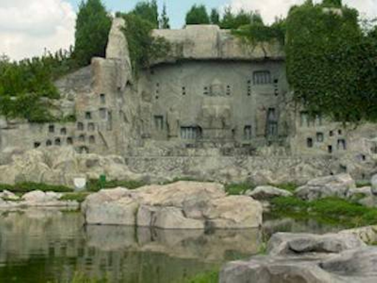 Florida's Splendid China, which was located very close to Walt Disney World, wasn't all that popular. People thought it was propaganda from the Chinese government, which was trying to put a pleasant face on a country that was known worldwide for human rights abuses. This is the Yungang Grotto.