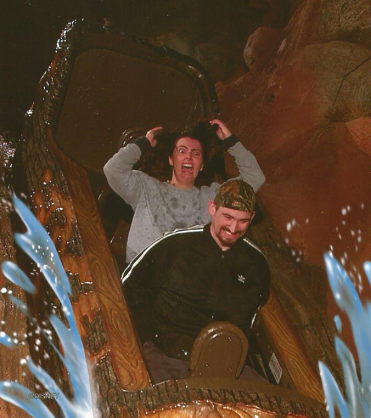 
Get the whole squad together by making everyone walk around together inside of a giant cardboard log. And, just the like the real Splash Mountain, be ready for photos with hilarious impromptu gags. Whoa! We're drunk on a log! 
Photo via Imgur