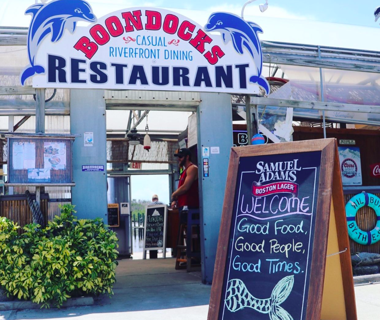 Boondocks Restaurant
704 S. Lakeshore Blvd., Howey-In-The-Hills
Located along the Halifax River in Port Orange, Boondocks Restaurant's guests can enjoy quality seafood, riverside views and a pet-friendly patio.