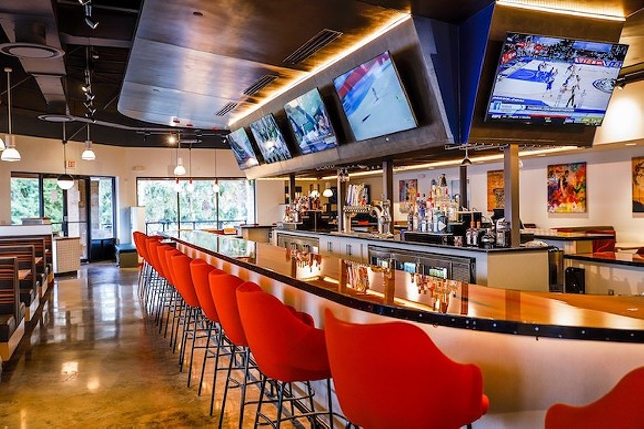 HomeCourt by Tracy McGrady 
3615 S. Florida Ave. Lakeland, Florida, 33803, (863) 603-3305 
Sports-themed restaurant serving craft beer, and delicious American.
Photo via HomeCourt