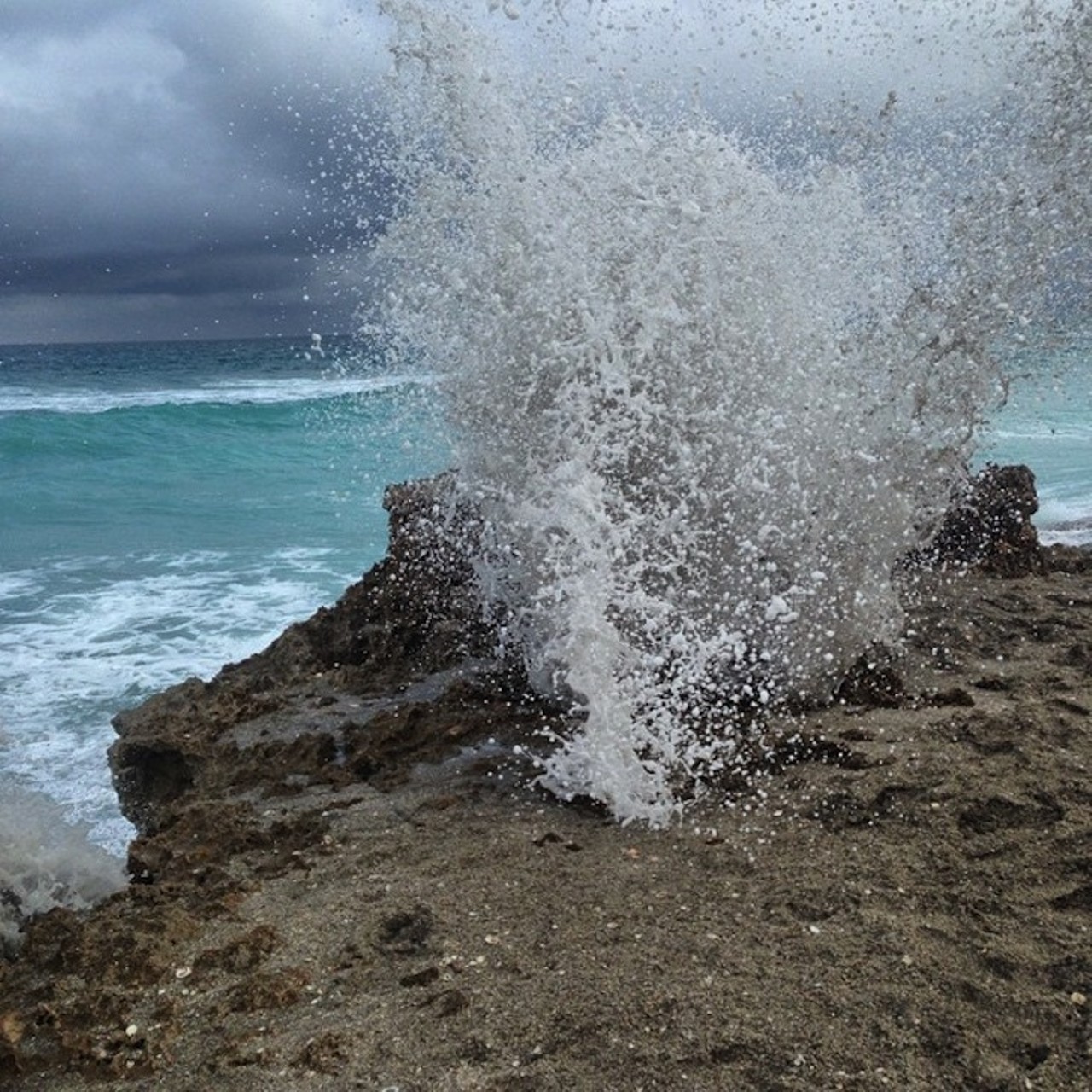 Blowing Rocks Preserve
SPLOOOOOOOSH! Gusts of water spurt out of rock formations during high tide, so get the camera ready for the water blast. It ain't a bad spot for snorkeling, either. There be schools of tropical fish and sea turtles here.
2 hours and 28 minutes
Photo via dare_to_believe_/Instagram