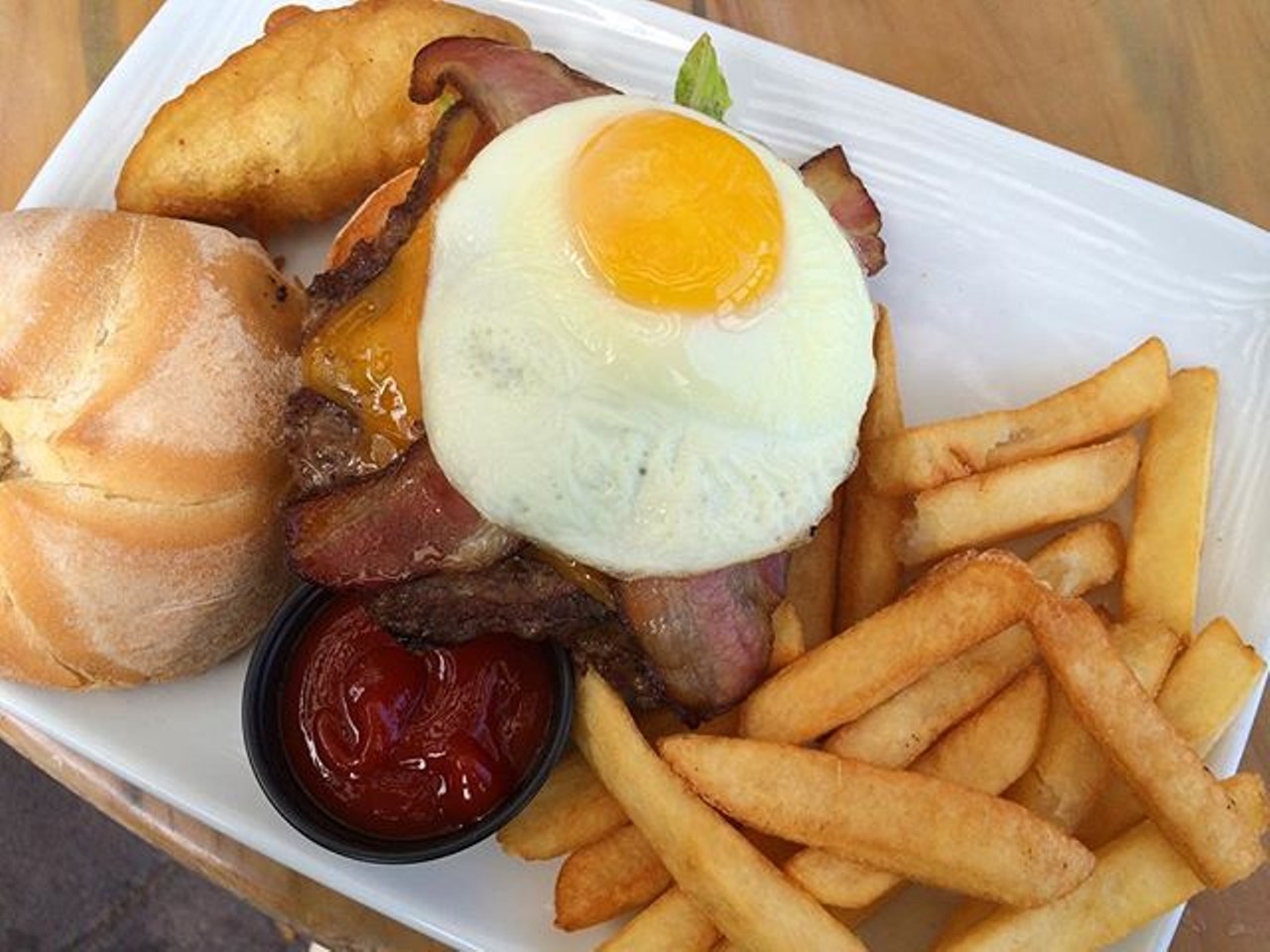 English Breakfast Burger at Epcot's Rose & Crown.
Photo via @jabead