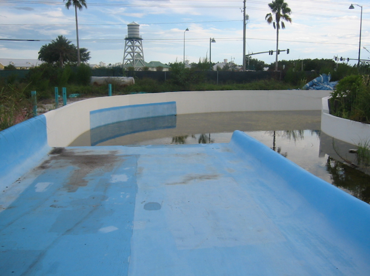 25 eerie shots of Orlando's abandoned Water Mania water park