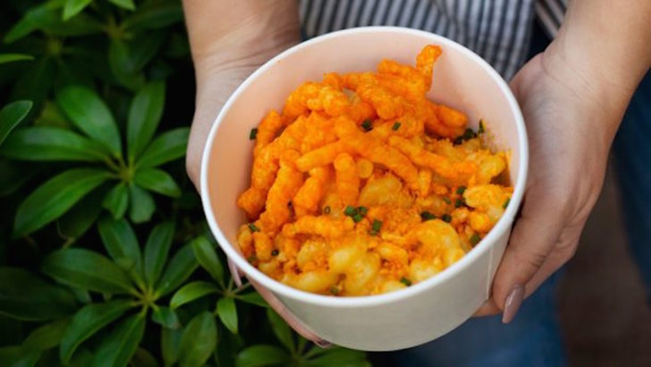 Mac & Cheese Truck
Disney Springs, West Side
Crunchy Mac-N-Cheese with six different cheeses topped with crunchy cheese puffs
Photo via Disney Springs on Twitter