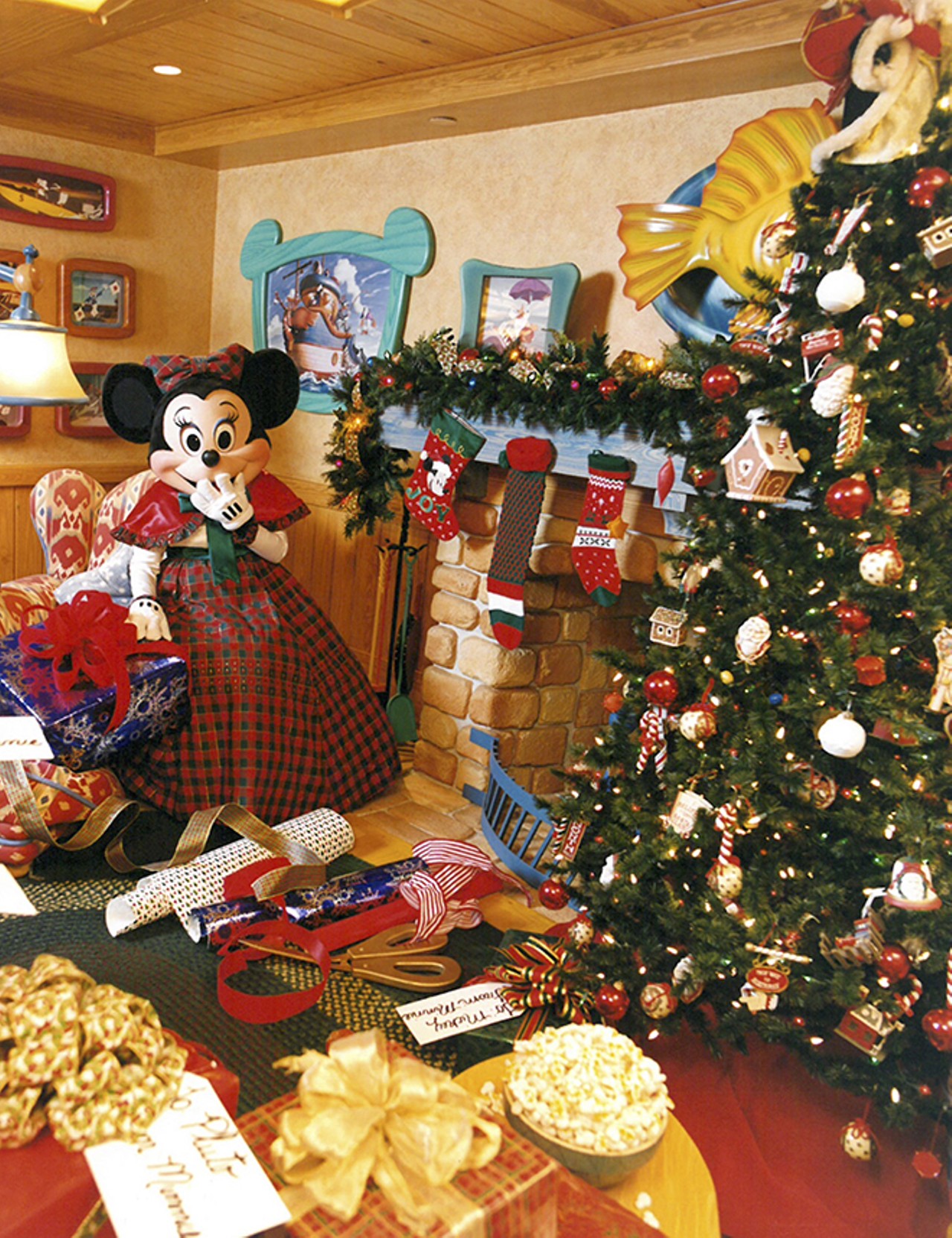 28 photos of Christmas at Disney World in the early '90s