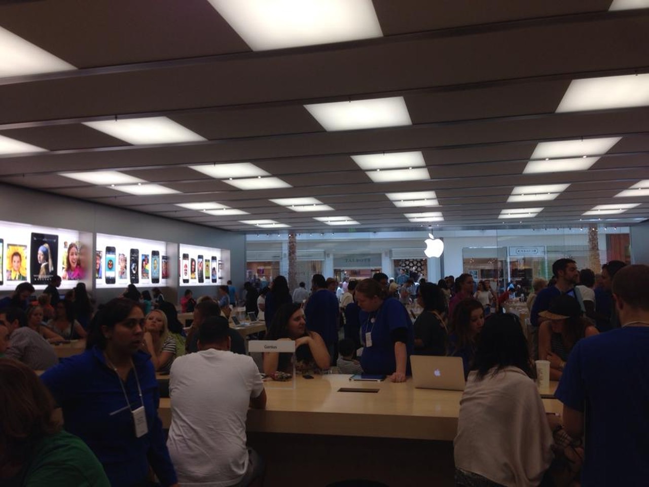 Apple Store, Milennia.