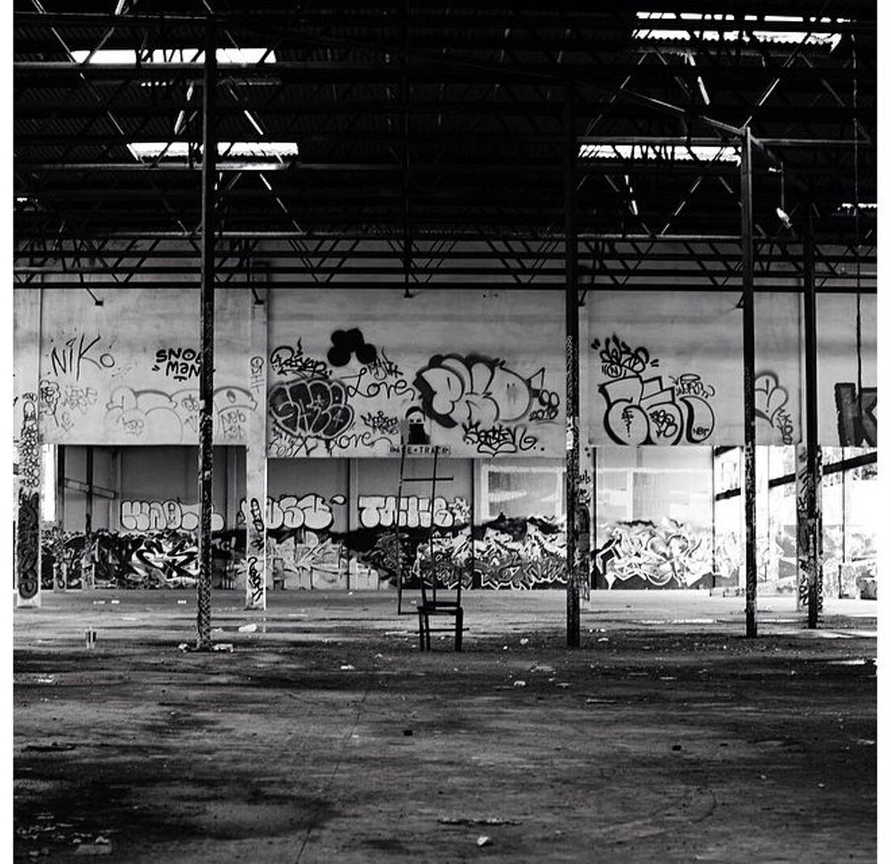 Unknown abandoned buildingInstagram: michaellangeloo_