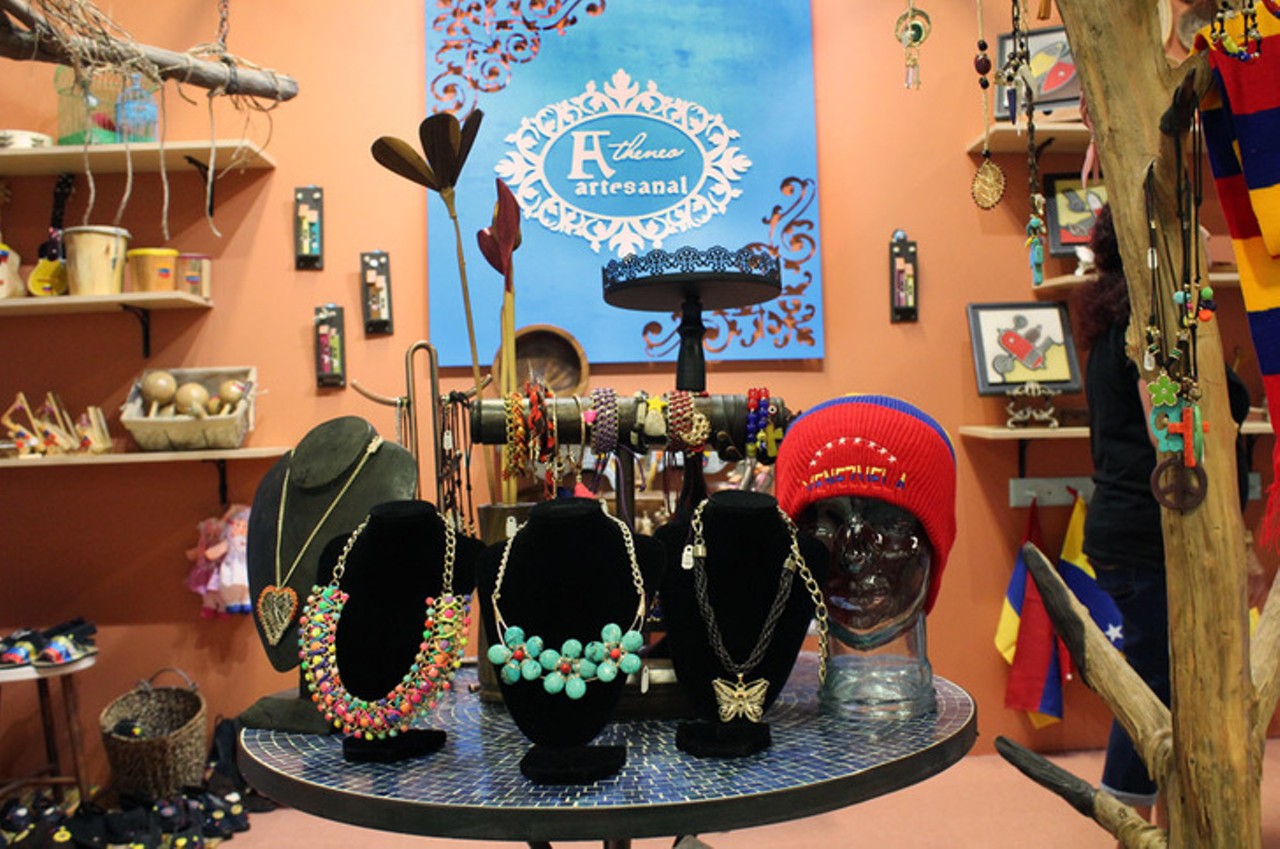 Atheneo Artesanal
This Venezuelan-inspired boutique provides the surrounding area a location to find an assortment of unusual household accessories with a heavy hint of Latin spice. 
Follow on: Facebook
Photo via Artegon Marketplace website