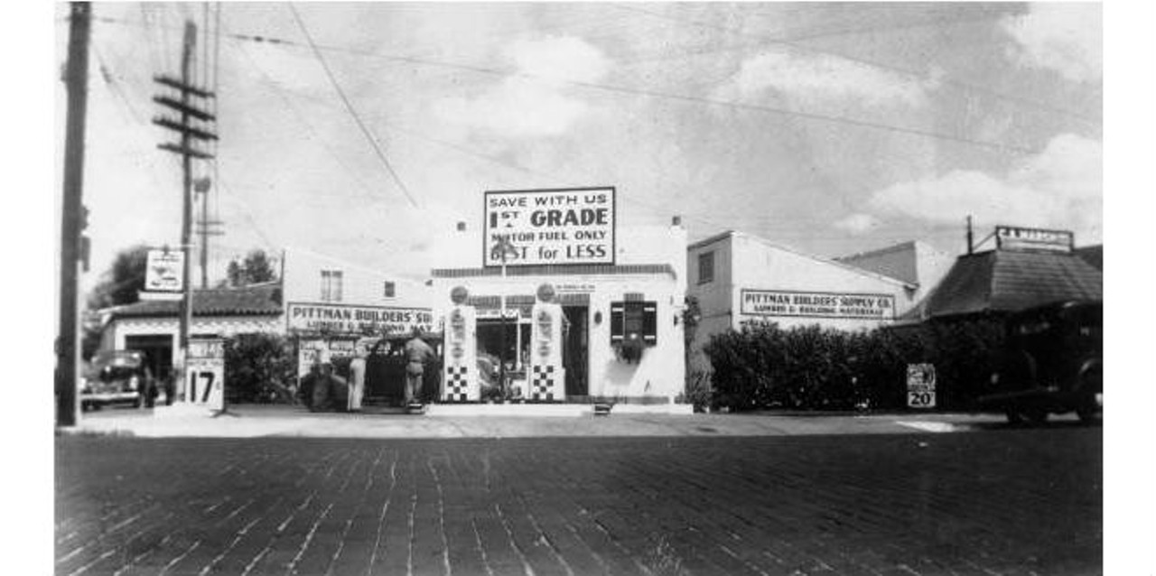 Florida Peoples Oil Company gas station at 131 W. Robinson St.