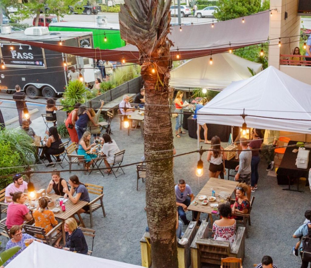 Casual patio restaurants and outdoor bars in Orlando