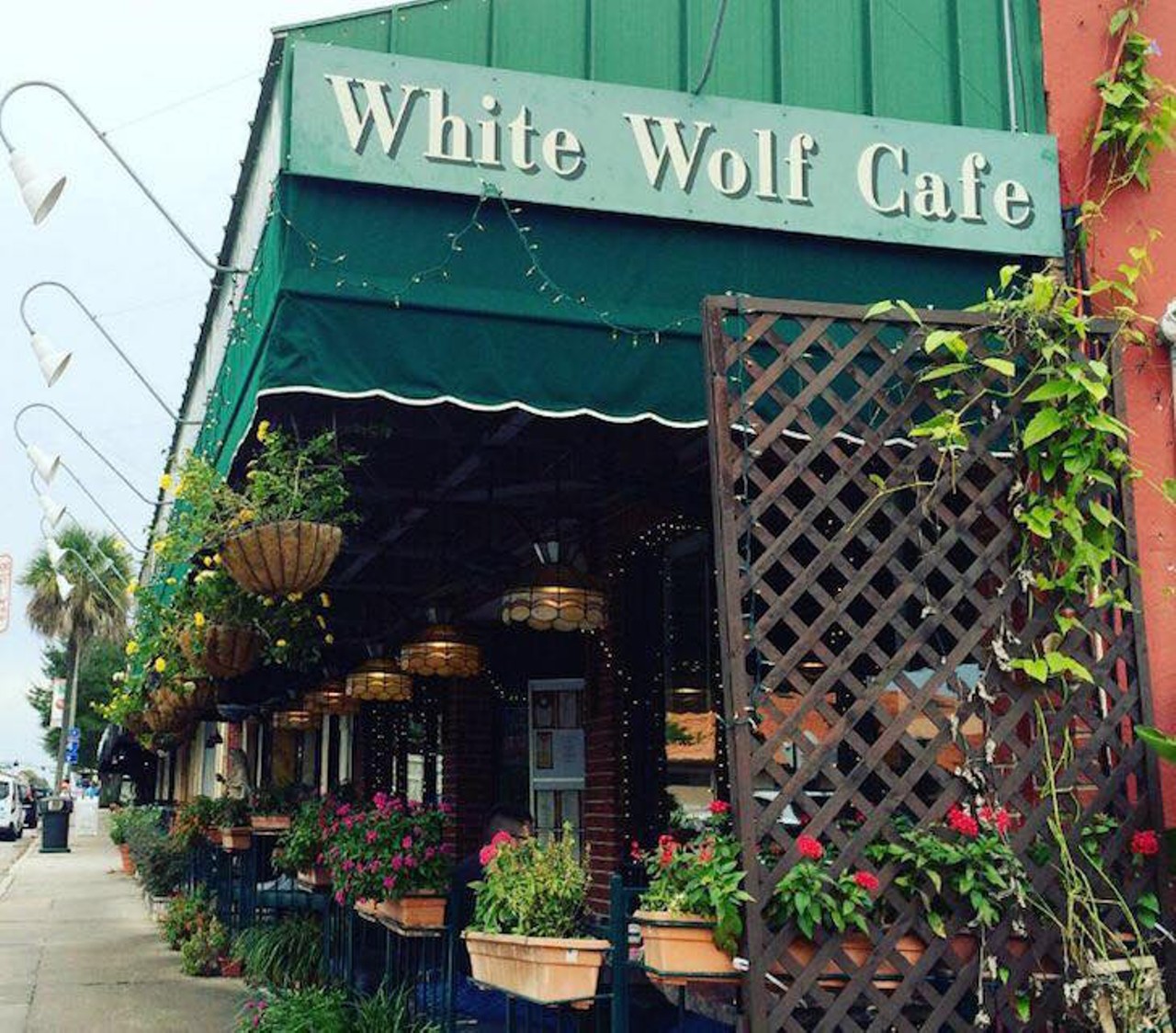 White Wolf Cafe  
$40 a Day
1829 N Orange Avenue | (407) 895-991
This quaint bistro is located in the Ivanhoe Village and serves breakfast, lunch and dinner. The episode aired in May of 2002 and featured their hummus and tabbouleh recipe. The show, like its name suggests, follows Rachael Ray as she takes day trips to American, Canadian and European cities with only $40 to spend on food.  
Photo via White Wolf Cafe/Facebook