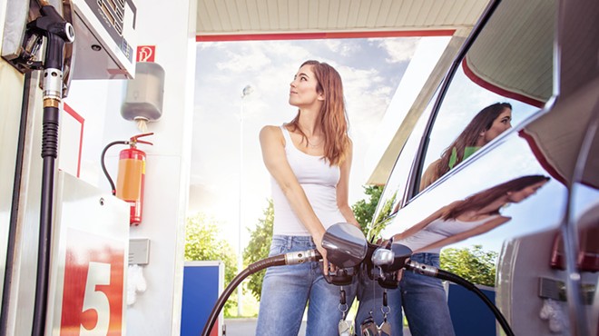 Florida gas prices 'plummet' below $2 per gallon