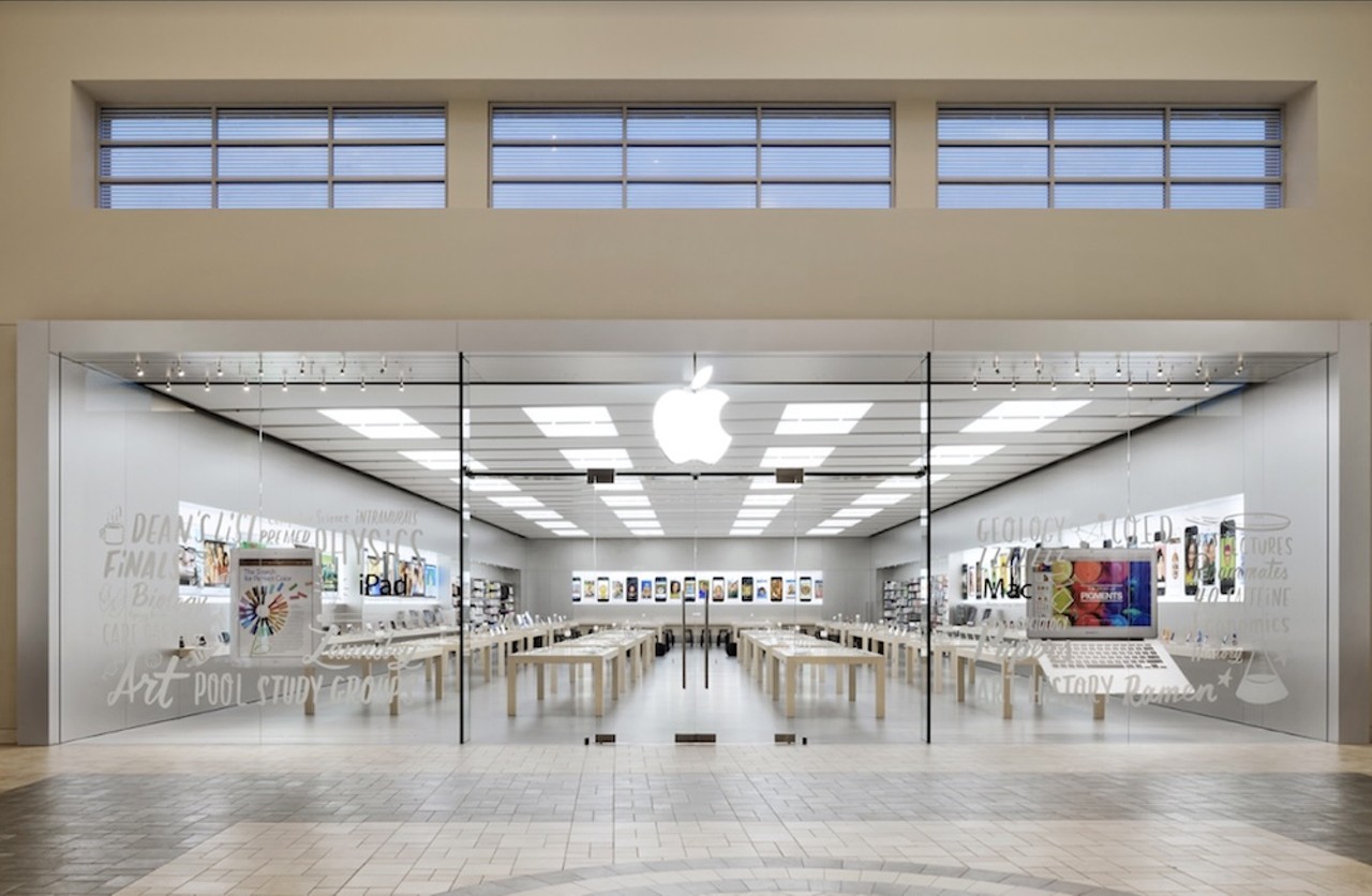 Florida Mall Apple Store
You may want to rethink bringing your broken phone here on a busy afternoon. It'll be packed, and you also run the risk of getting lost in this labyrinth of a shopping mall.