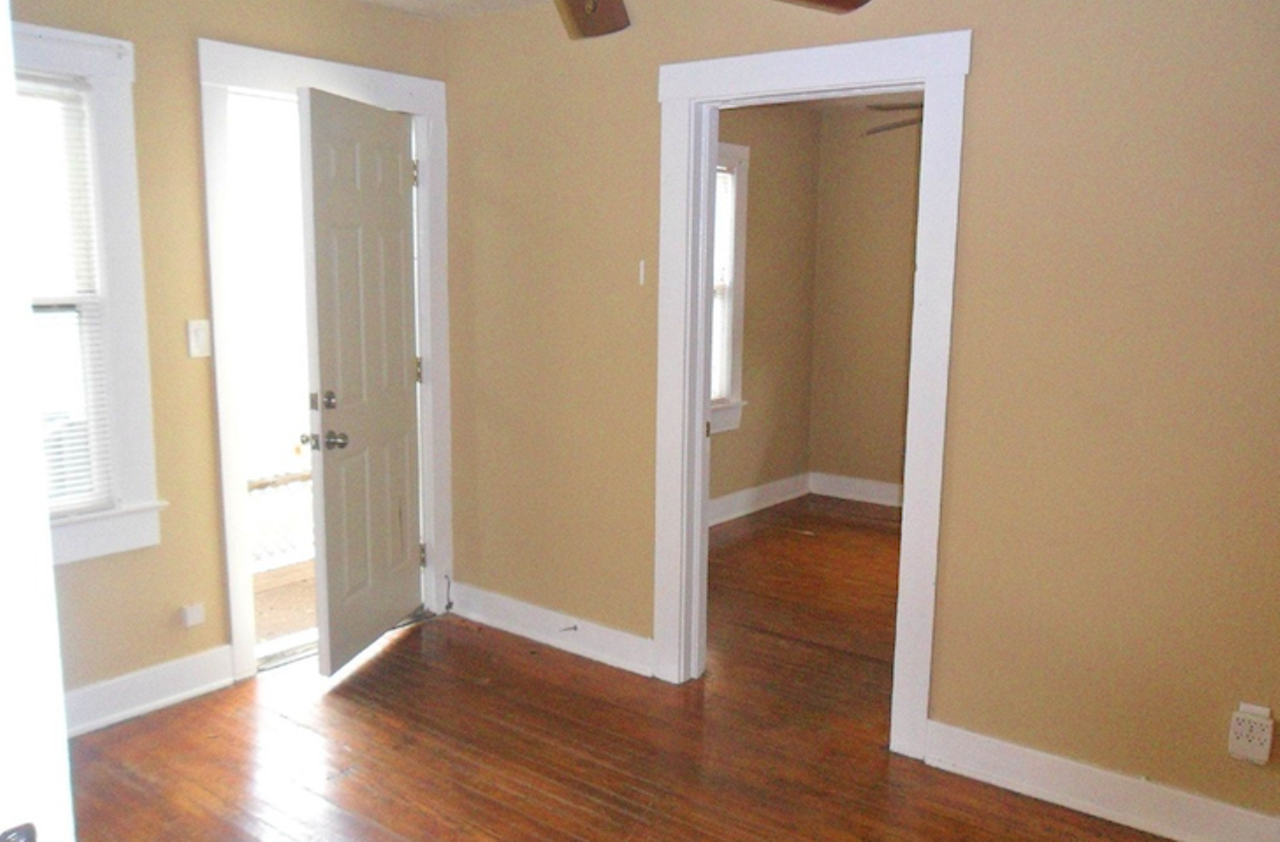 729 N Westmoreland Dr,
Orlando
$800/mo
1 bed, 1 bath
That's the bedroom through that door.