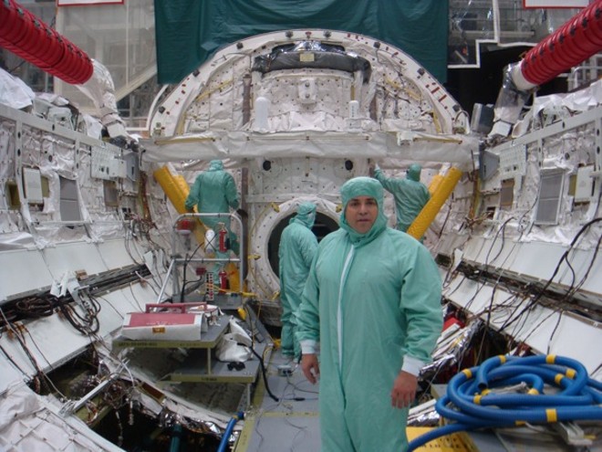 NASA engineer Richard Johanboeke stops by Orlando Science Center