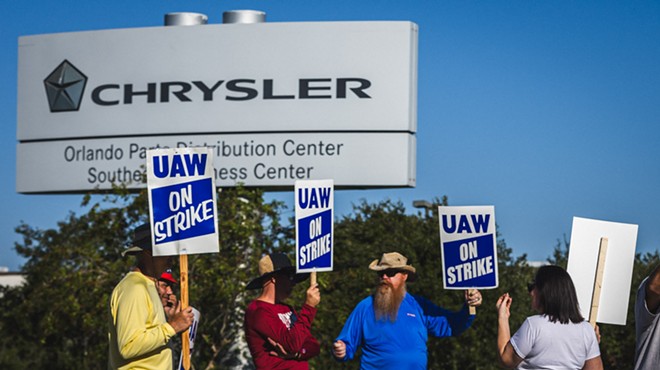 UAW workers on strike outside Orlando's Stellantis auto parts center, September 2023