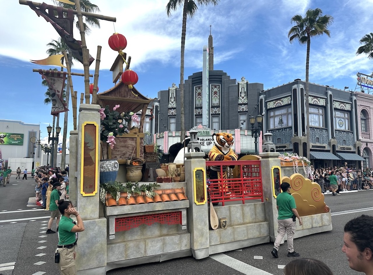 Photos: Universal Orlando’s largest daytime parade Mega Movie Parade is now open