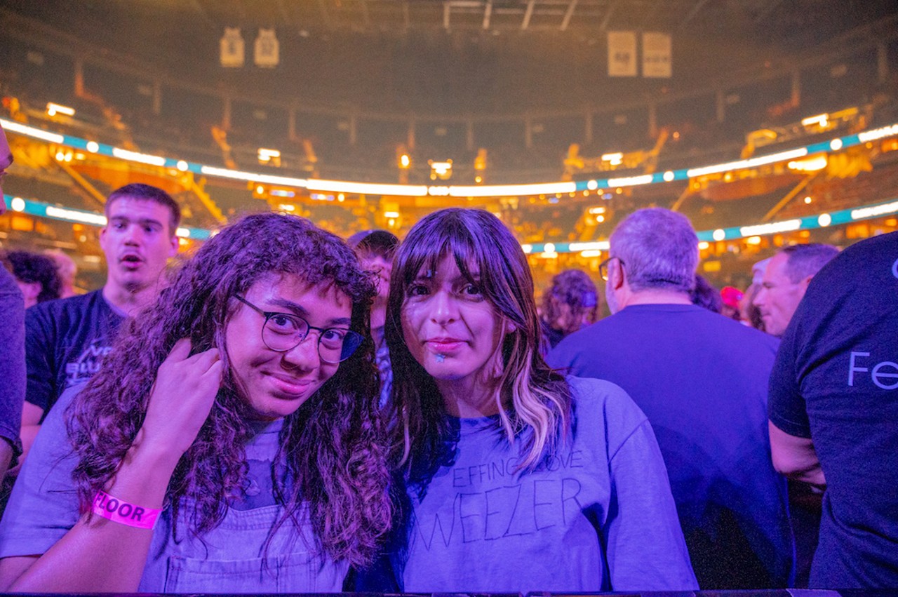 Fans ready for Weezer at the Kia Center