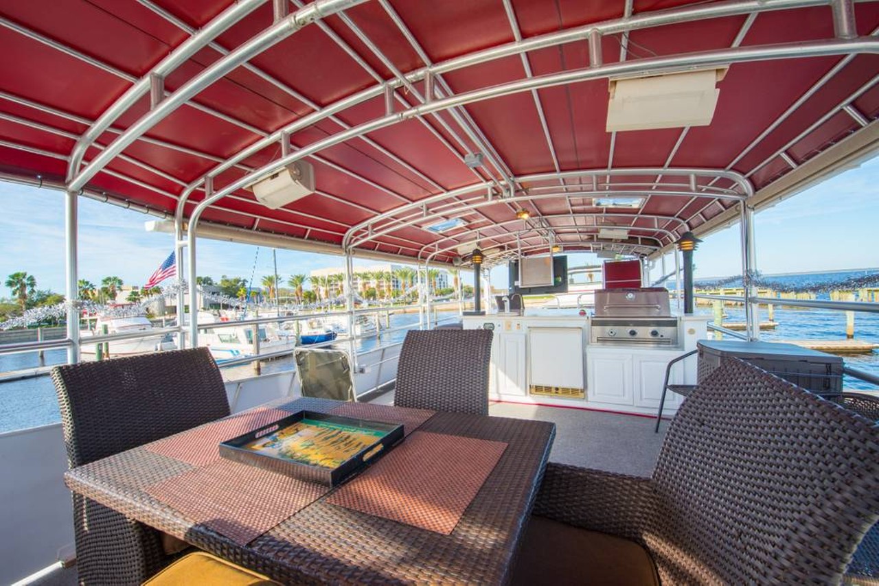 Houseboat - 60 feet of luxury
4 guests, 2 bedrooms, 3 beds, 2.5 baths
$175 per night
Bring your steaks abaord and grill up something to eat for you and the crew as you gaze at the beautiful sunsets on the floating retreat.