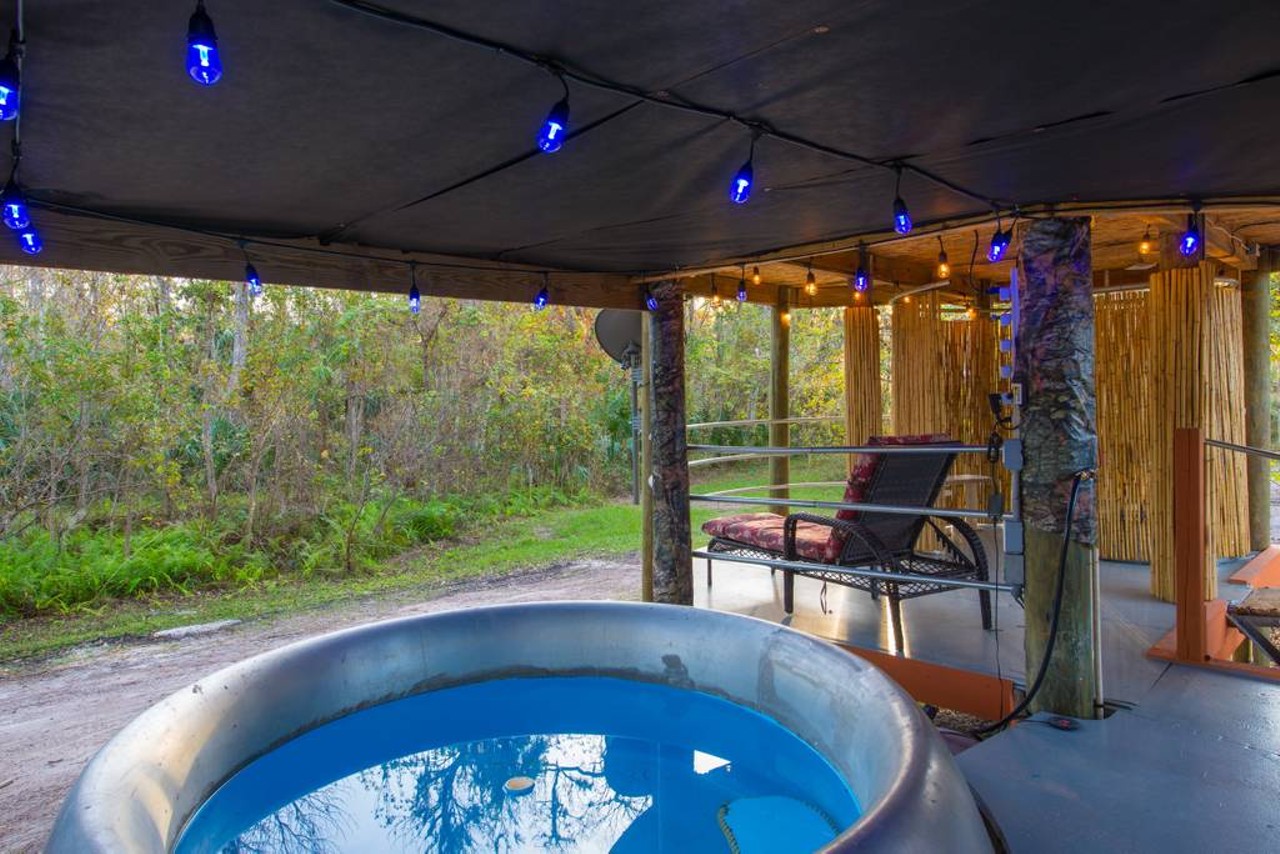Treehouse at Danville
2 guests, Studio, 1 bed, 1 bath
$150 per night
An old engine cowling of a DC-10 jet makes up a hot tub that sits on the lower deck of this treehouse for vistors to relax in on cooler nights.