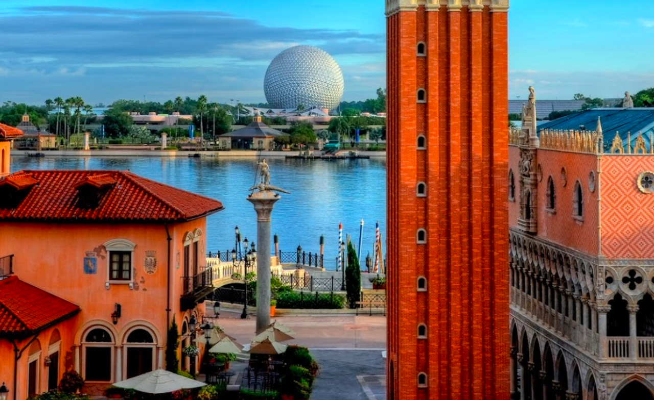 Watch the Epcot fireworks from the Italy Isola
Fireworks, seaside ... che bella.