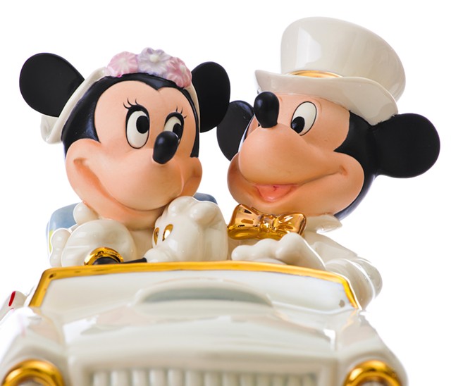 The internet is roasting these Disney adults who opted out of feeding their wedding guests to pay for Mickey, Minnie Mouse appearance