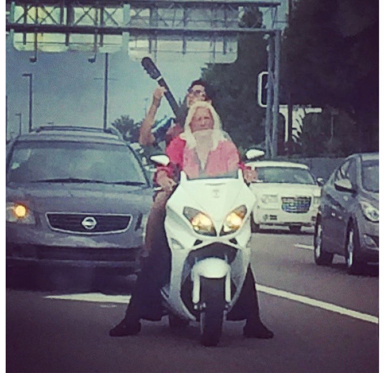 #onlyinorlando will you find this guitar-playing scooter passenger.Instagram: koolkatkirstie