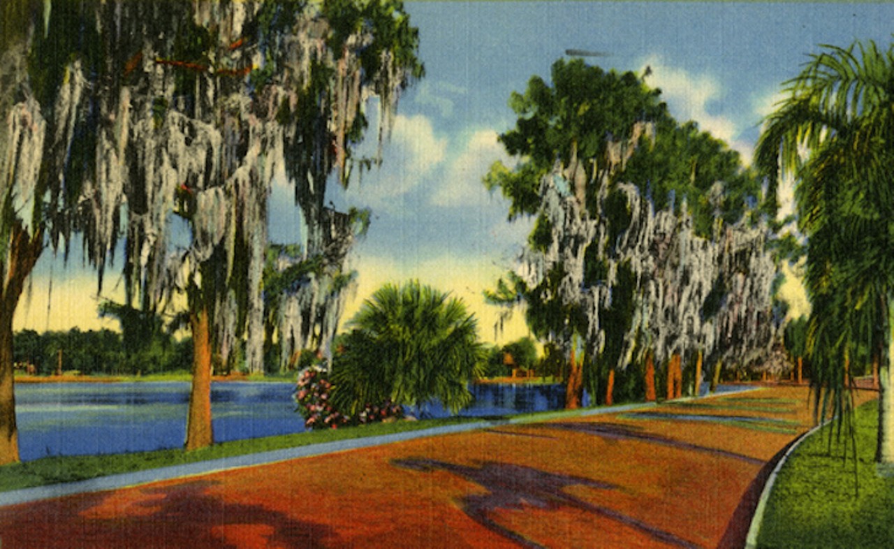 The driveway along Lake Adair, Orlando, published in 1936.