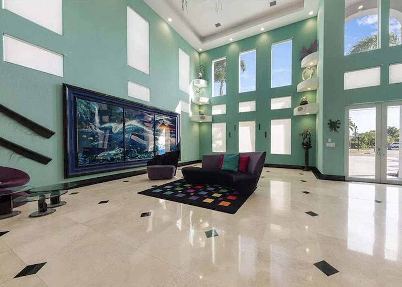 This incredibly &#146;90s waterfront Florida mansion is now on the market