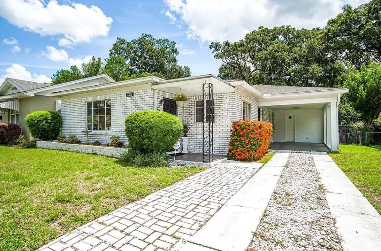 This mid-century College Park home on the market has a ton of original, retro touches
