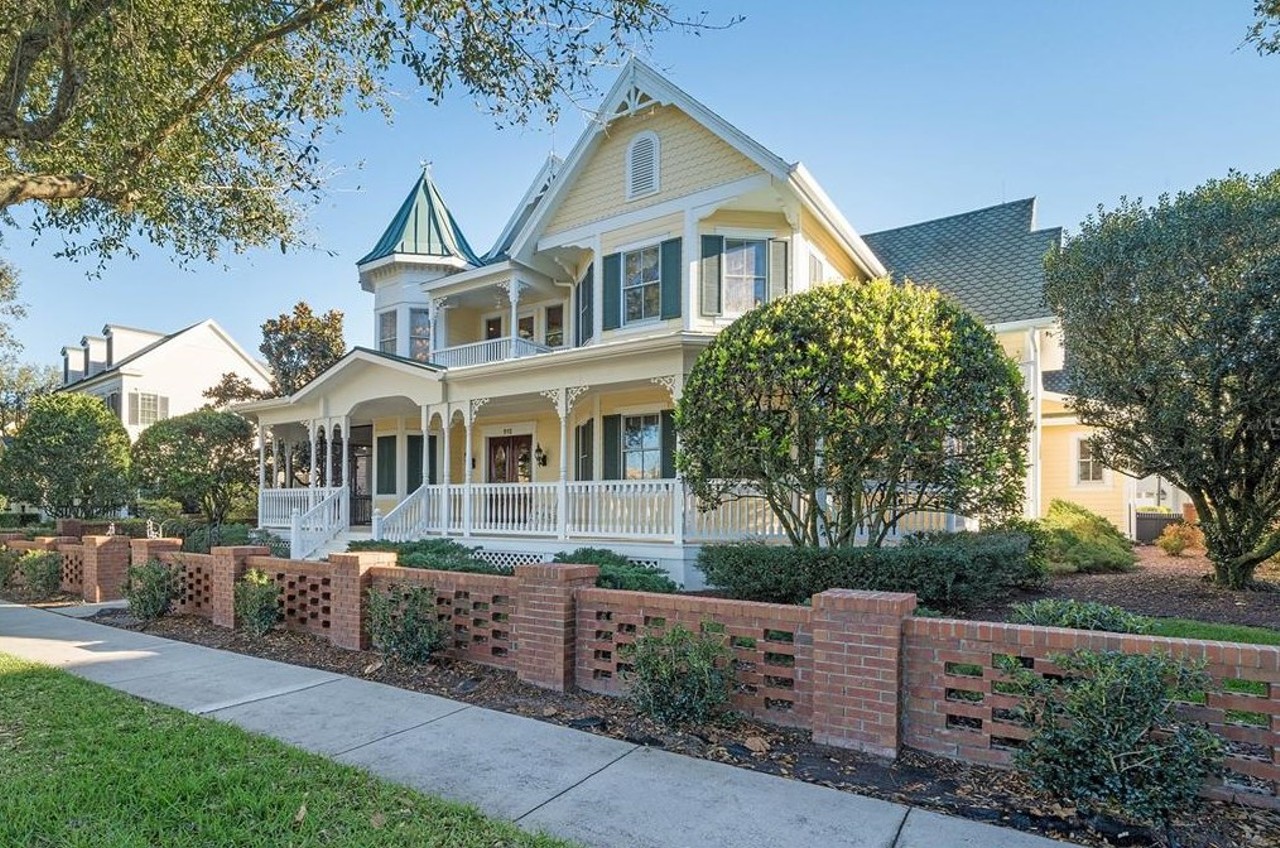 This pseudo-Victorian on the market in Orlando is still fit for a queen