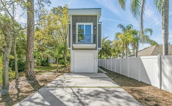 Tiny 10-foot-wide 'spite' house now on the market in Florida for $619K