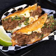 Orlando food truck La Eskinna may be parked in a barren dirt lot, but its Mexican fare has proper street cred