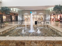 A central fountain with surrounding seating was added as part of the Via Properties update to the mall.