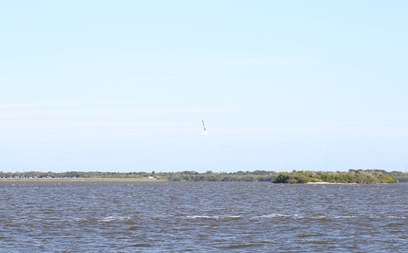 Despite successful cargo launch, SpaceX rocket crashes into ocean a few miles off Florida coast