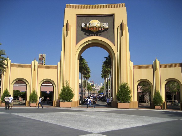 Universal Studios Orlando raises parking fees to $20