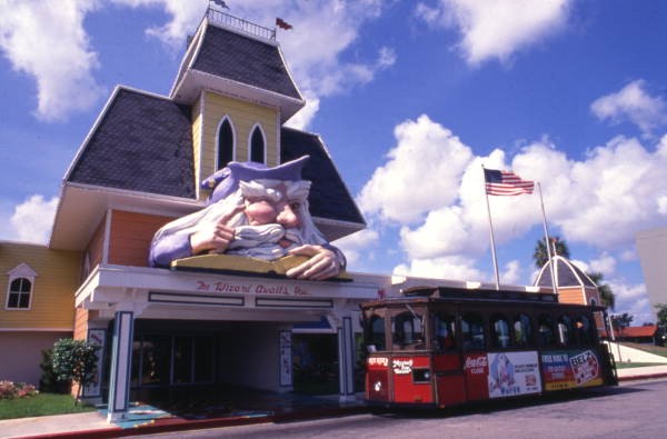 Remember Orlando’s Mystery Fun House? A gallery of photos from then and now. - via floridamemory.com