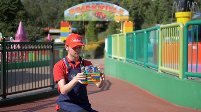 Legoland Windsor used a drone to deliver ice cream and we need this in Florida (5)