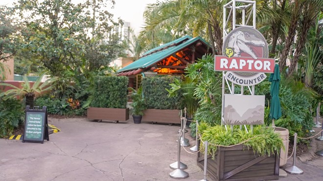 The former temporary Raptor Encounter with the previous signage - Image via Bioreconstruct | Twitter