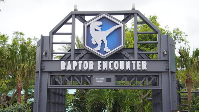 The new Raptor Encounter with the Jurassic World style signage - Image via Bioreconstruct | Twitter